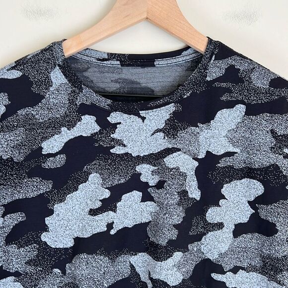 lululemon athletica Black and Gray Camouflage Crop Top - Picture 3 of 10